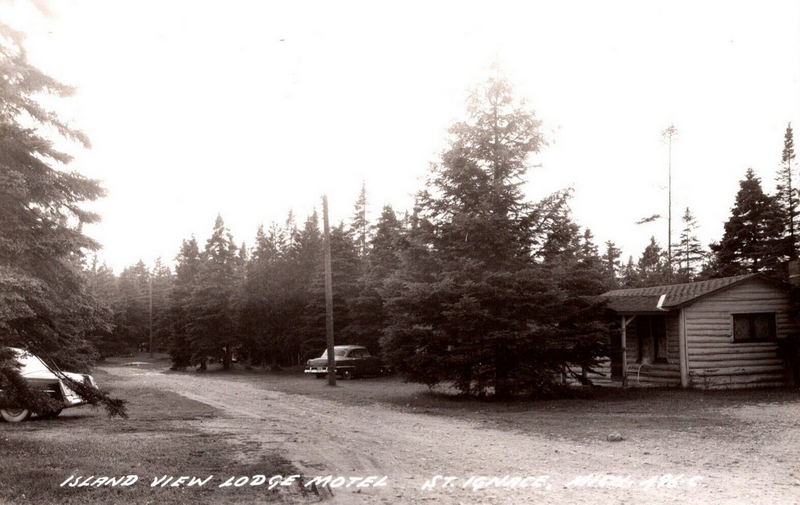 Chalet North Motel (Island View Lodge Motel) - Old Photo (newer photo)